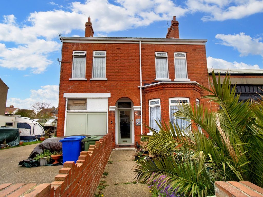 3 bed detached house for sale in Southcliff Road, Withernsea HU19, £