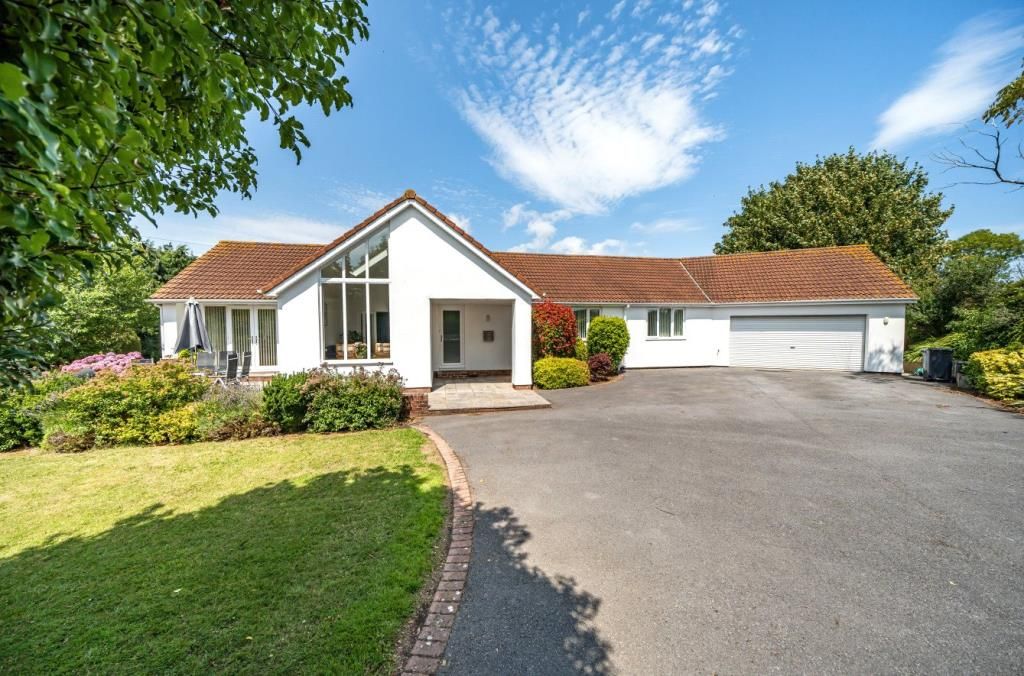 4 bed detached bungalow for sale in Bridge Road, Churston Ferrers