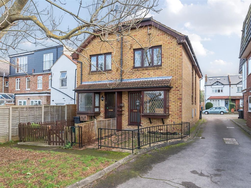 1 bed property for sale in Bond Road, Surbiton KT6, £275,000 Zoopla
