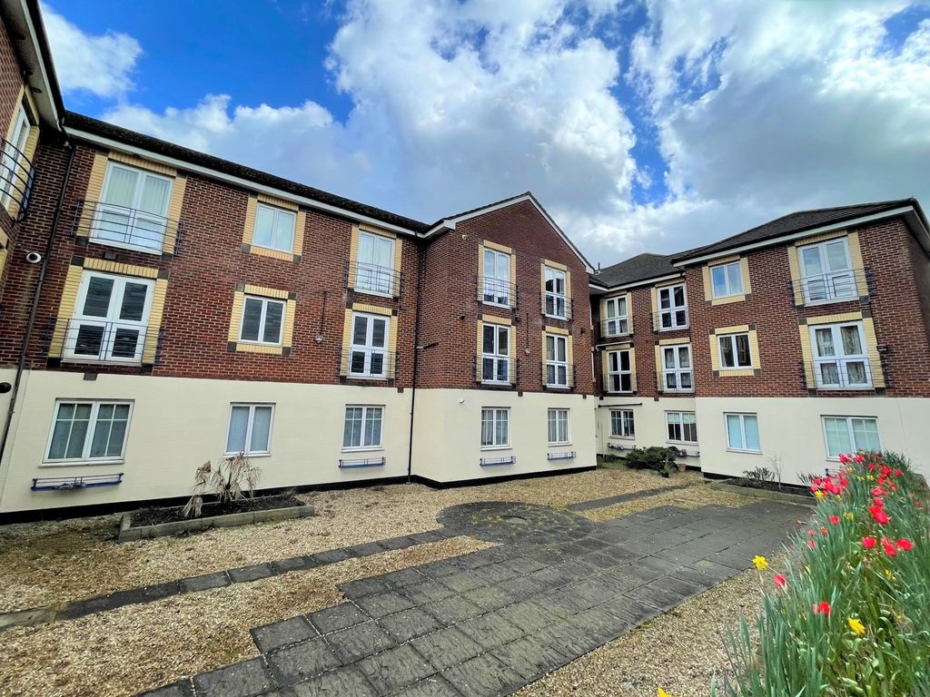 2 bed flat to rent in Brighton Road, Purley CR8 Zoopla