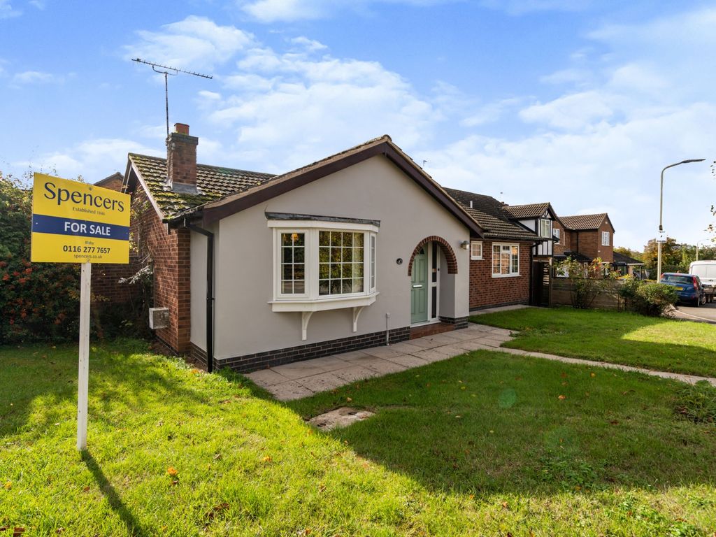 3 bed bungalow for sale in Woodside Close, Narborough, Leicester LE19