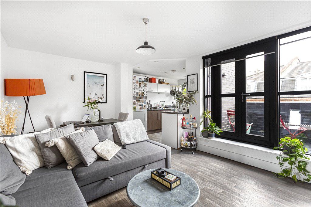 2 bed flat for sale in Quaker Street, Shoreditch, London E1, £575,000 Zoopla