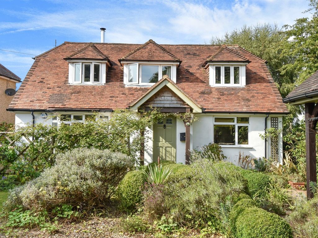 3 bed detached house for sale in Greenhill Way, Farnham, Surrey GU9