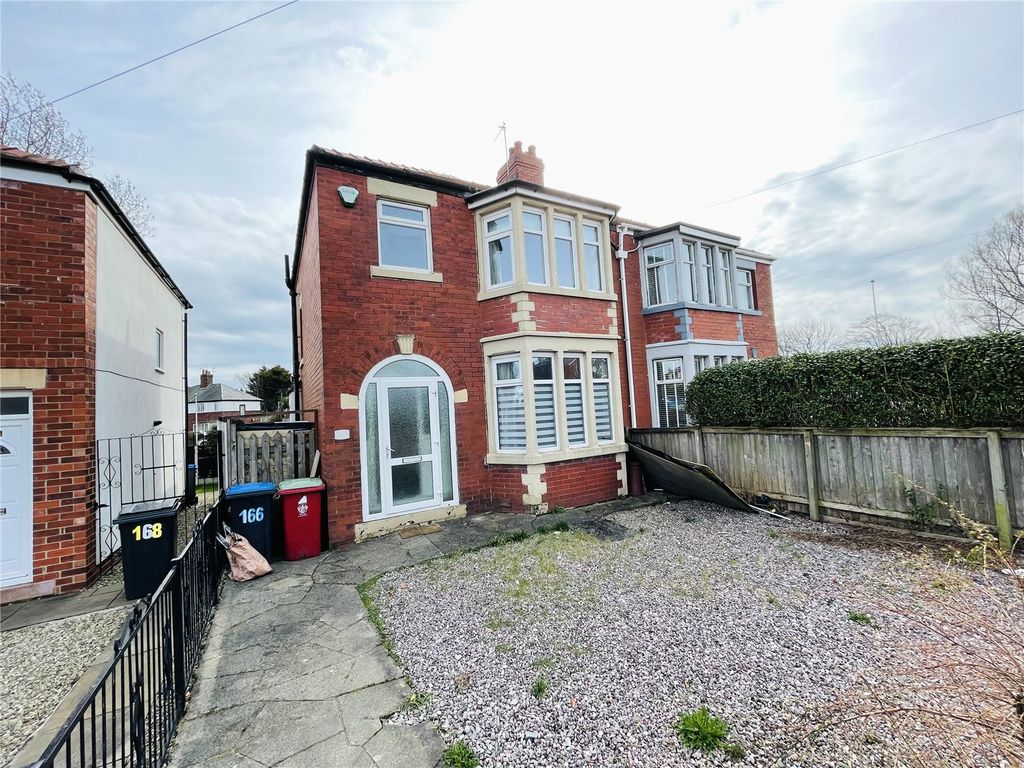 3 bed semidetached house for sale in Kingscote Drive, Blackpool