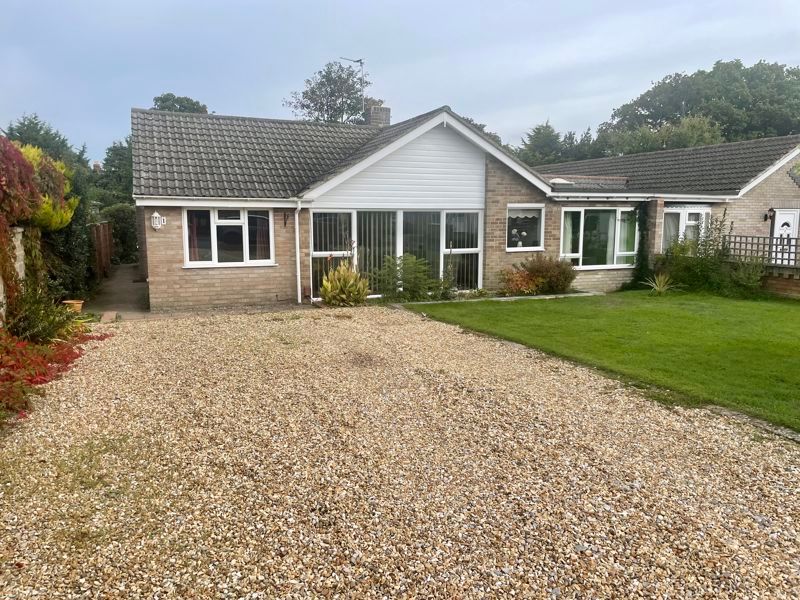 5 bed semidetached bungalow for sale in Richmond Drive, Hayling Island