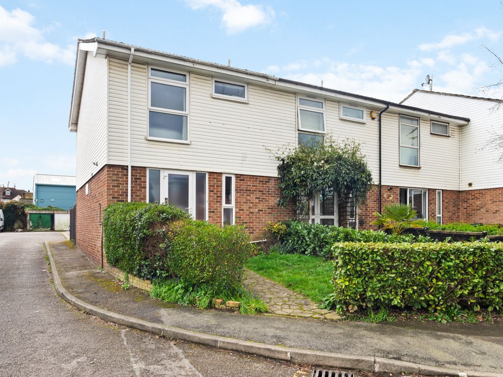 3 bed end terrace house for sale in Waleton Acres, Carew Road