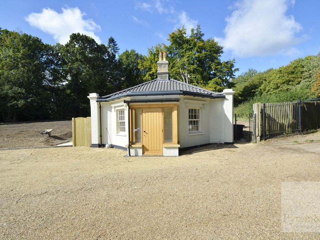 2 bed detached house to rent in Norwich Road, Hethersett NR9, £1,450