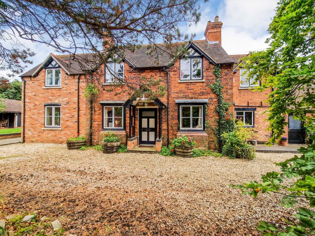 3 bed detached house for sale in AstonOnCarrant, Tewkesbury