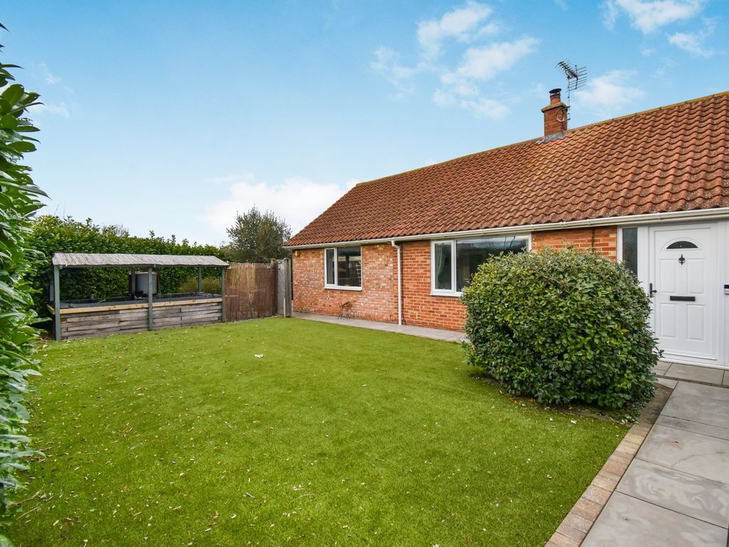 3 bed semidetached bungalow for sale in Haden Way, Willingham