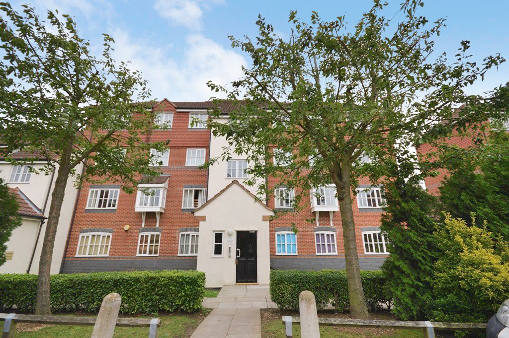 2 bed flat to rent in Node Way Gardens, Welwyn AL6, £1,250 pcm Zoopla