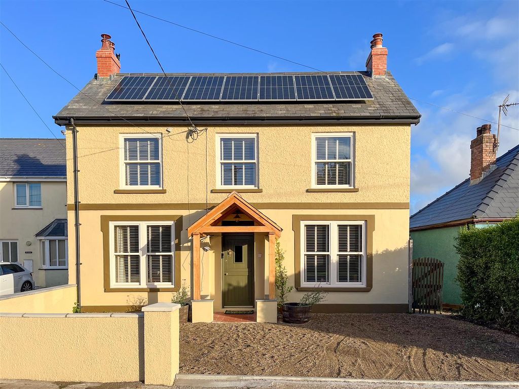 3 bed detached house for sale in Tiers Cross, Haverfordwest SA62, £