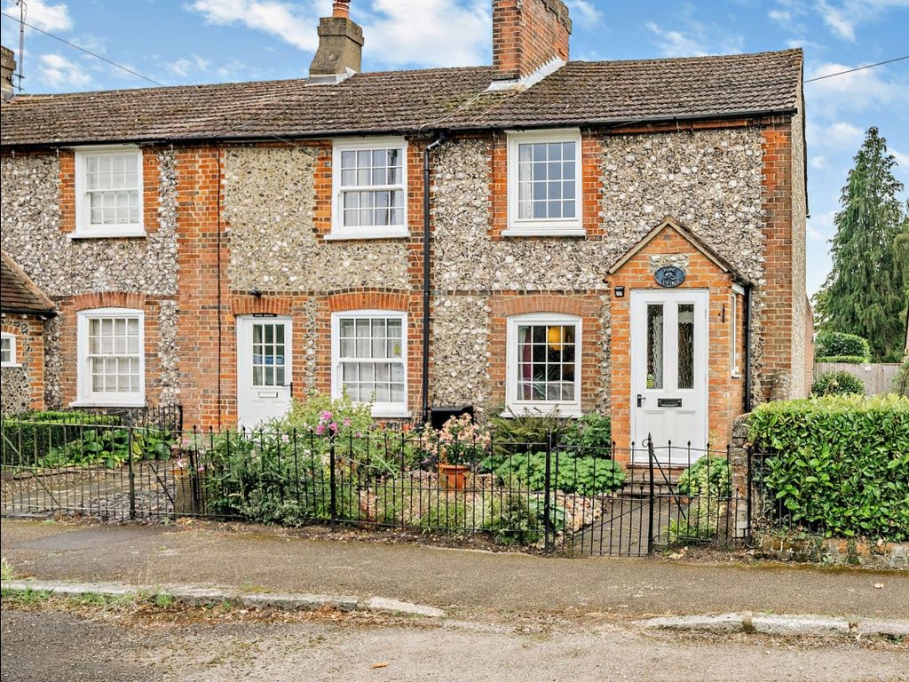 2 bed cottage for sale in The Green, Sarratt WD3, £595,000 Zoopla