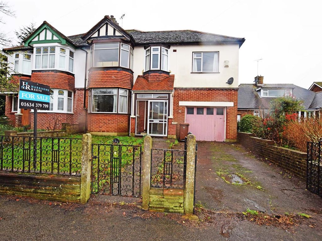 4 bed semidetached house for sale in Marshall Road, Rainham