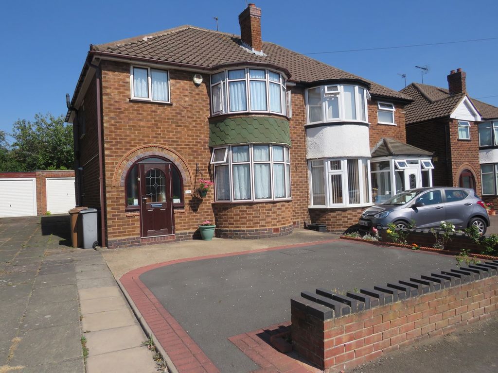 3 bed semidetached house for sale in Meriden Drive, Kingshurst
