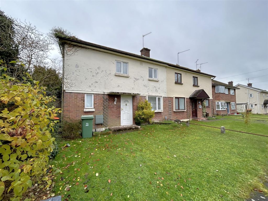 3 bed semidetached house for sale in Drovers Way, Dunstable