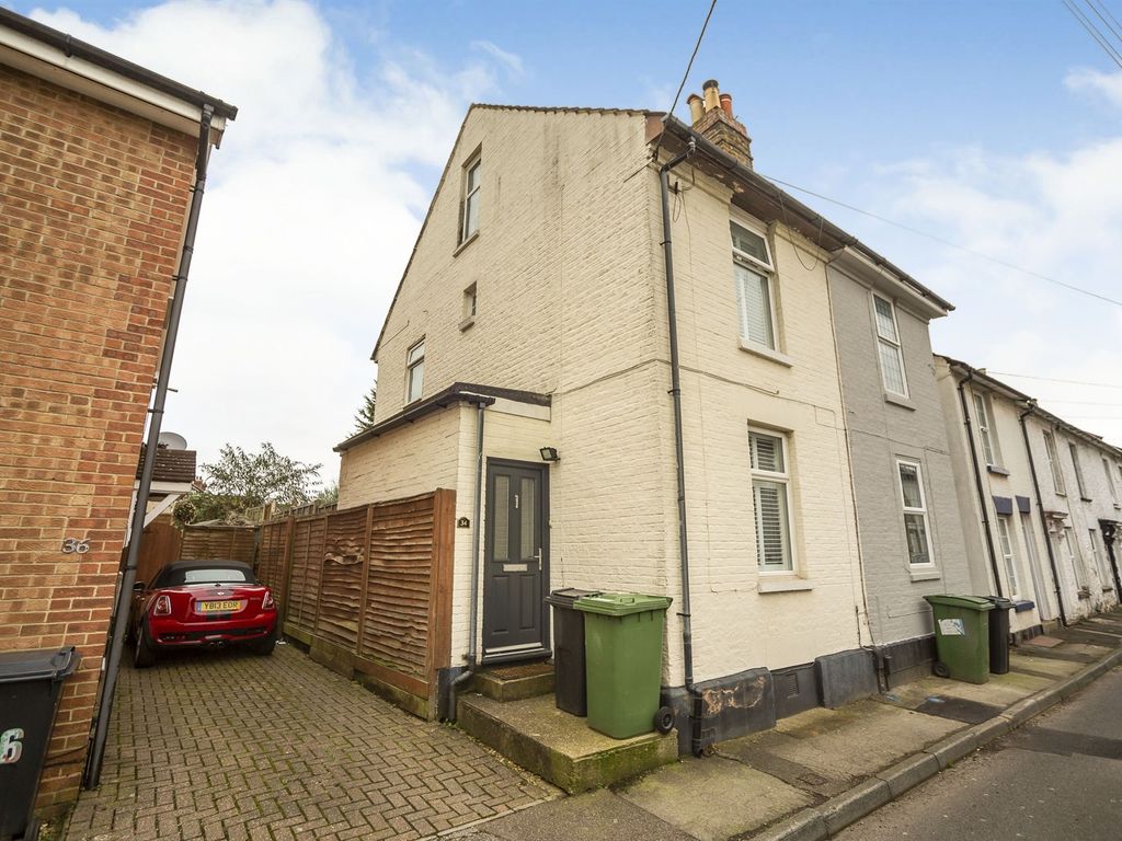 3 bed terraced house for sale in Thornhill Place, Maidstone ME14, £