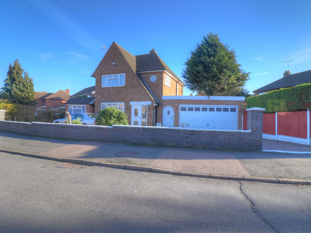 4 bed detached house for sale in Saltersgate Drive, Birstall, Leicester LE4, £400,000 Zoopla