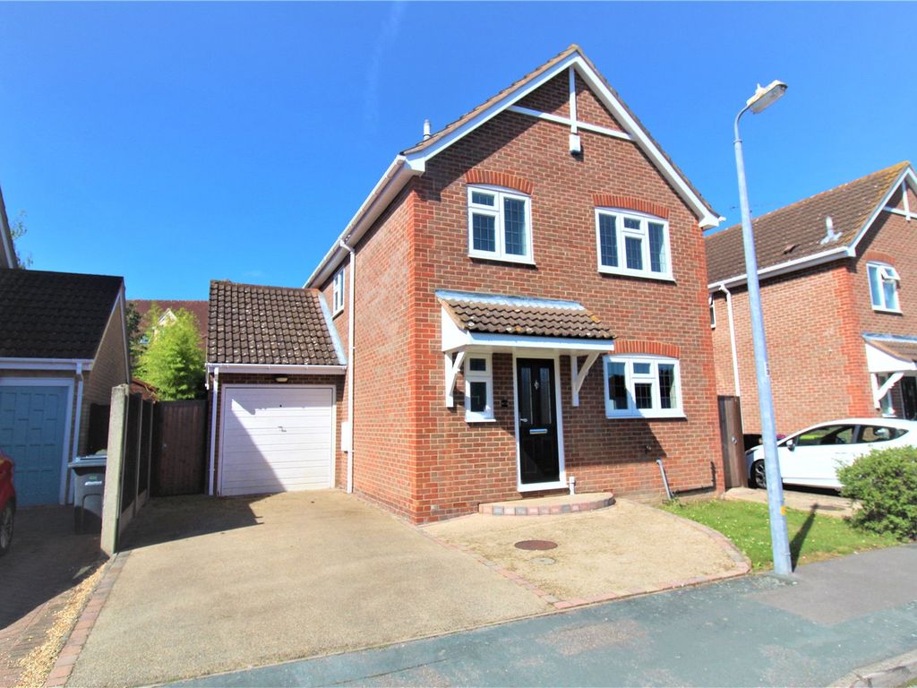 3 bed detached house for sale in Stanley Road, Rochford, Essex SS4, £