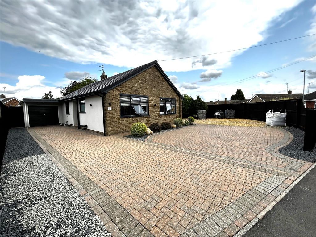 4 bed detached bungalow for sale in Campbells Close, Spalding PE11 Zoopla