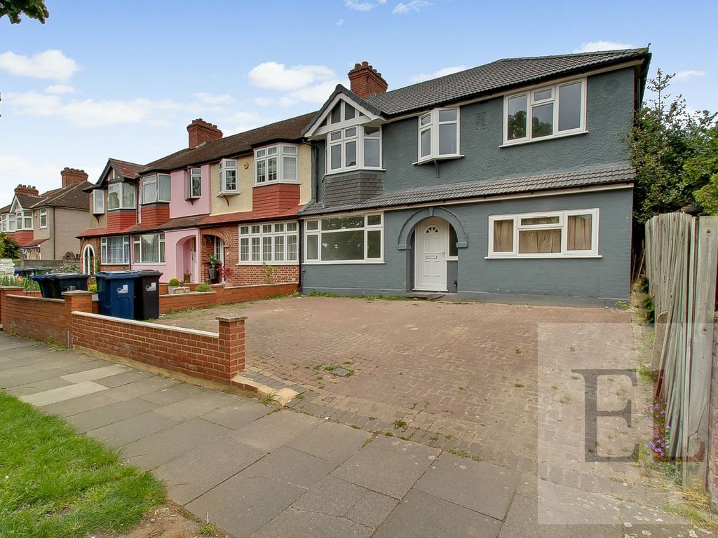 6 bed semidetached house to rent in Wood End Lane, Northolt, Greater