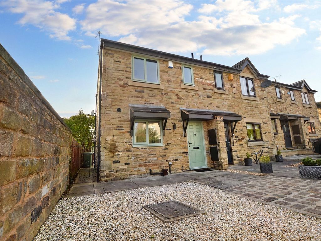 2 bed town house for sale in Leventhorpe Way, Oulton, Leeds, West