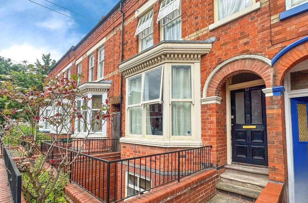 4 bed terraced house for sale in Daneshill Road, West End LE3, £285,000