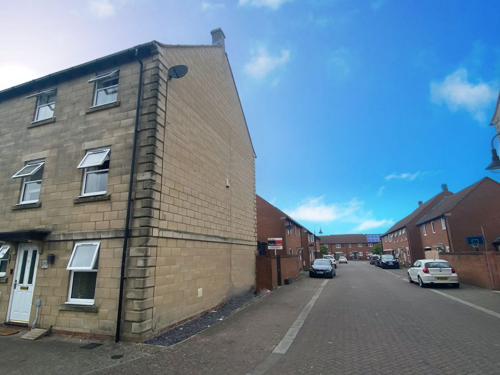 5 bed end terrace house for sale in Carberry View, West Wick, Weston