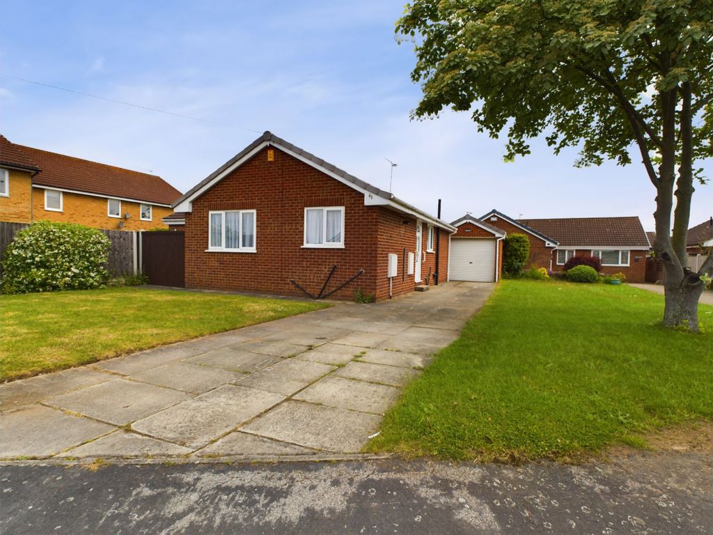 3 bed detached bungalow for sale in Elmdale Drive, Doncaster DN3, £