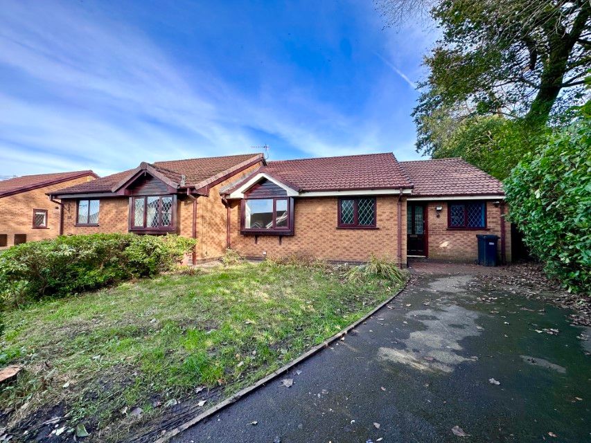 3 bed semidetached bungalow to rent in Kennington Fold, Bolton BL3, £