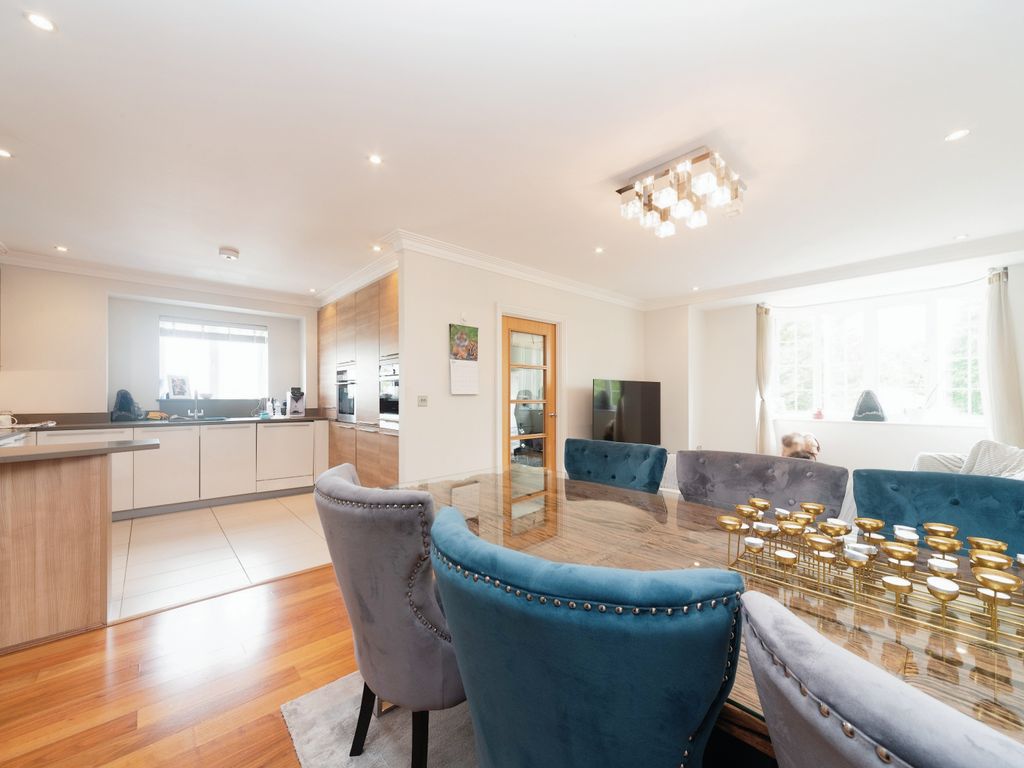 3 bed flat for sale in Claremont Lane, Esher, Surrey KT10 Zoopla