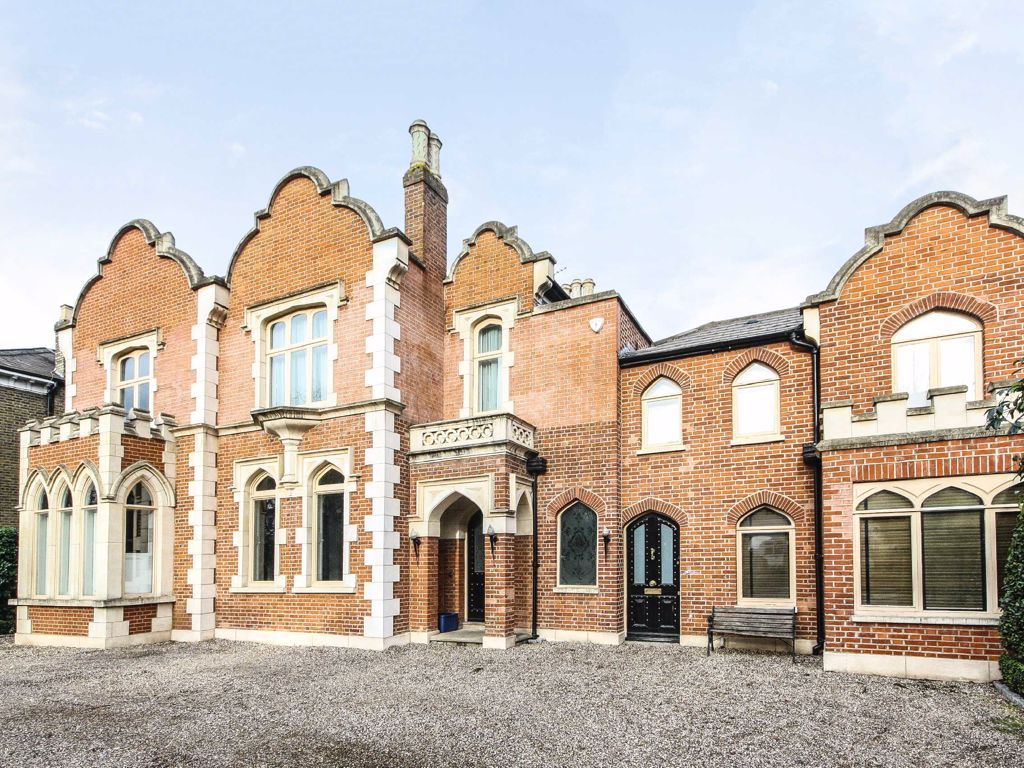 2 bed flat to rent in Upper Richmond Road, London SW15 Zoopla