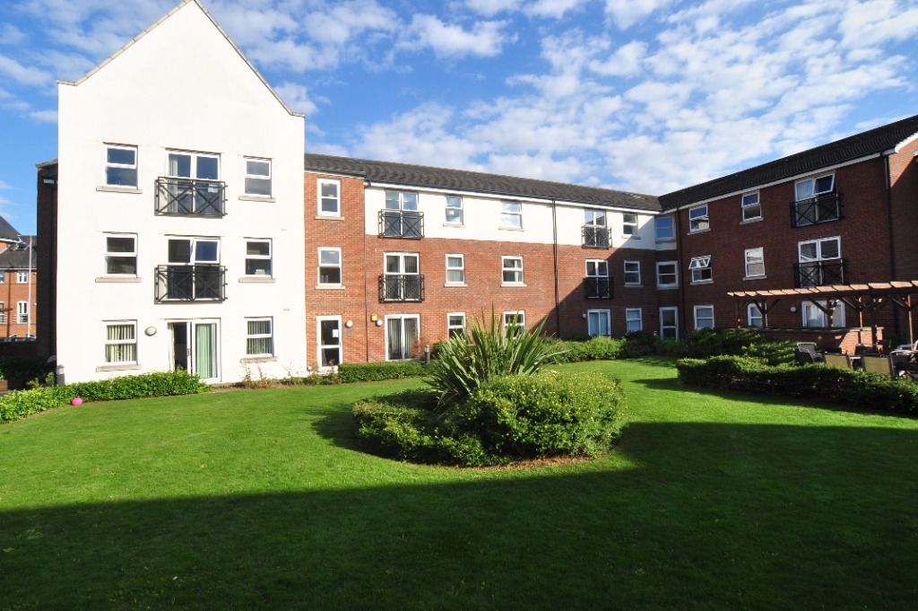 1 bed flat to rent in 65 Walsworth Rd, Hitchin SG4, £1,050 pcm Zoopla