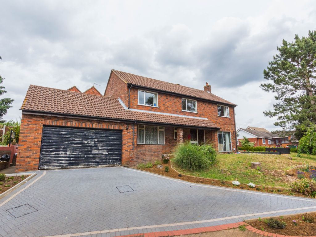 4 bed detached house for sale in Thomas Flawn Road, Irthlingborough