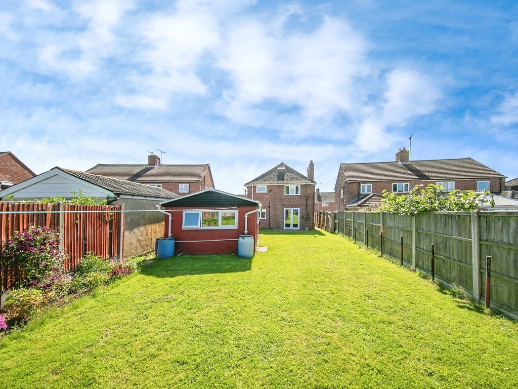 3 bed detached house for sale in Cedar Crescent, Lawford, Manningtree CO11, £325,000 Zoopla