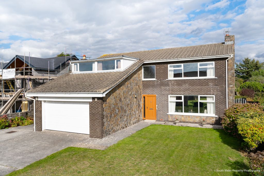 4 bed detached house for sale in Rest Bay Close, Rest Bay, Porthcawl
