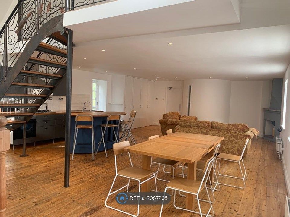 4 bed flat to rent in Tresooth Lane, Penryn TR10, £2,600 pcm Zoopla