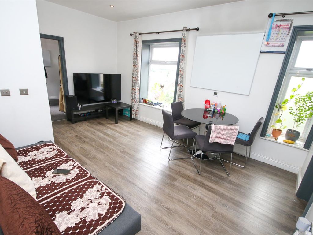 2 bed flat to rent in Chaddock Lane, Worsley, Manchester M28 Zoopla