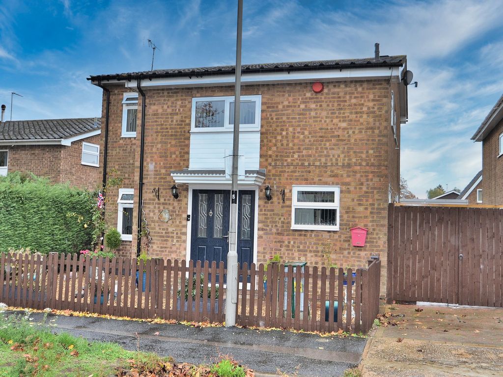 4 bed detached house for sale in Turnberry Close, Bletchley MK3 Zoopla