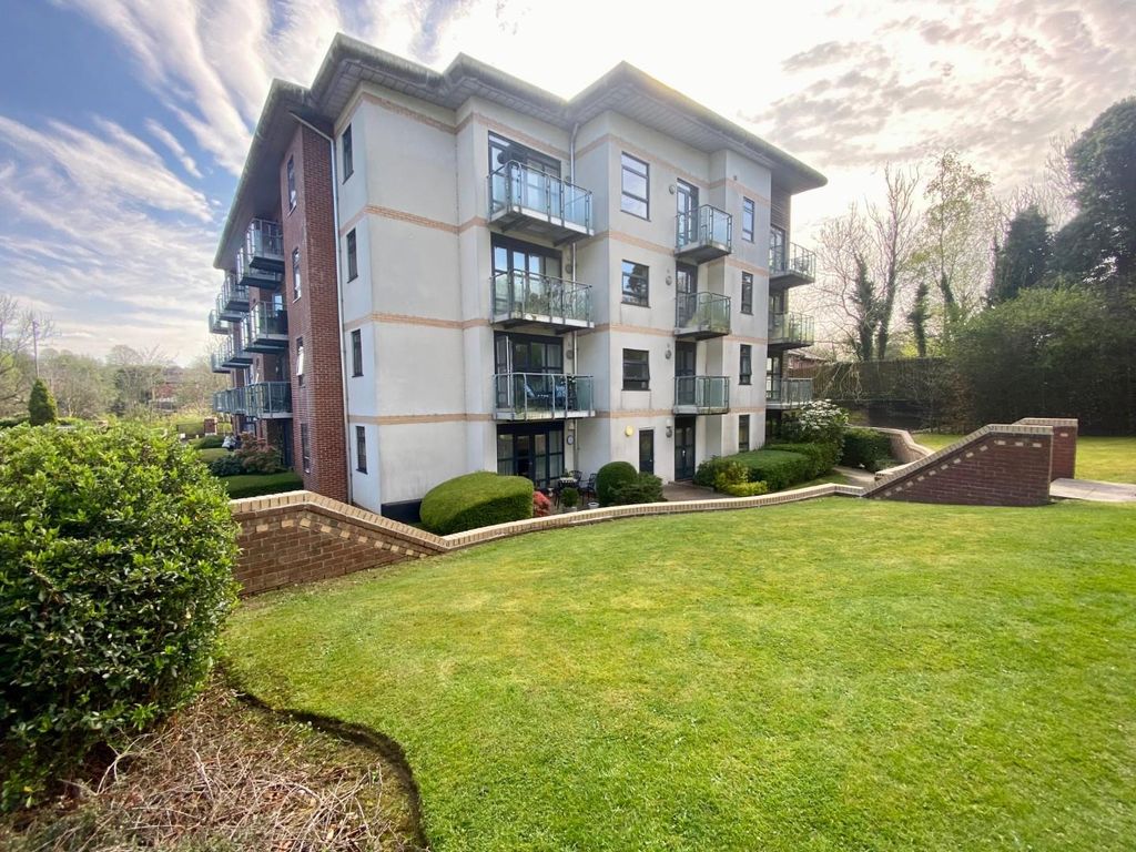 1 bed flat for sale in Radcliffe New Road, Radcliffe, Manchester M26