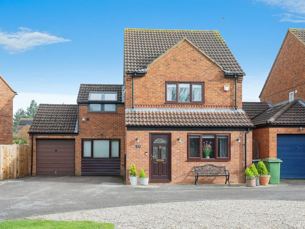 4 bed detached house for sale in Tredington Grove, Caldecotte, Milton Keynes MK7, £475,000 Zoopla