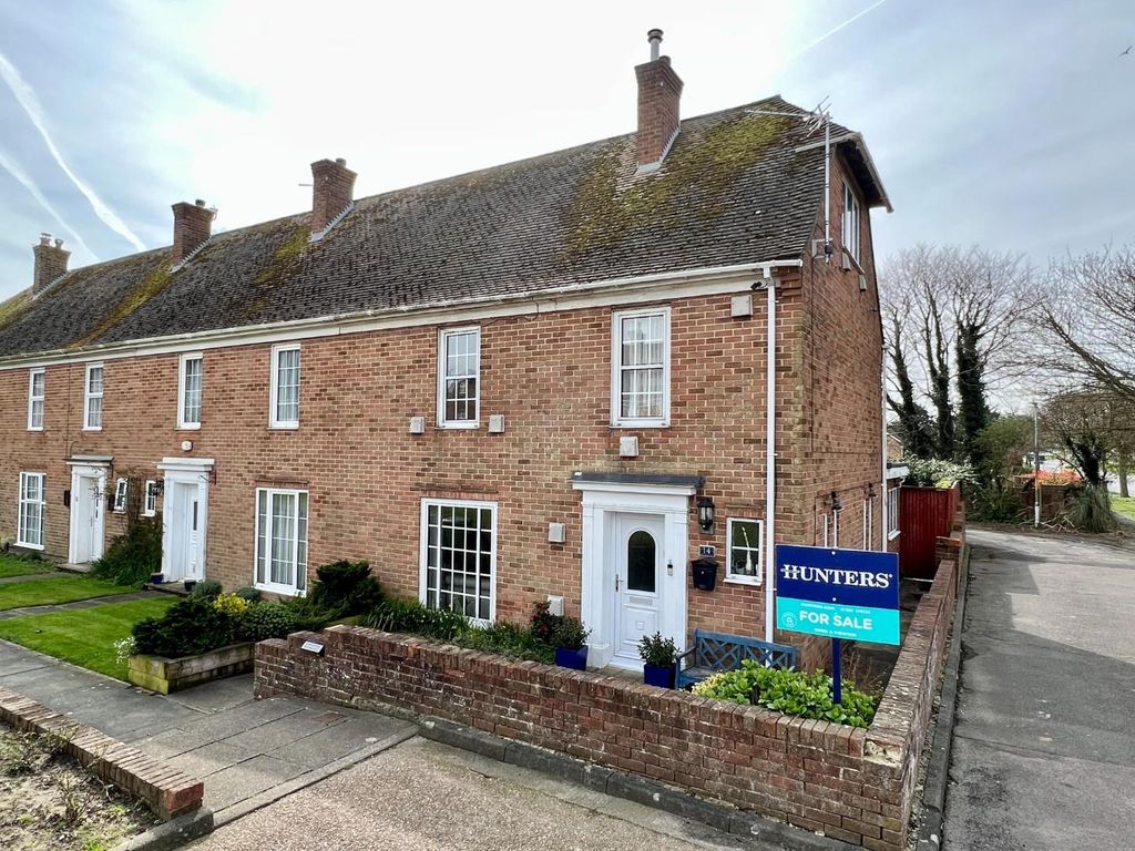 4 bed end terrace house for sale in Gainsborough Close, Folkestone CT19, £380,000 Zoopla