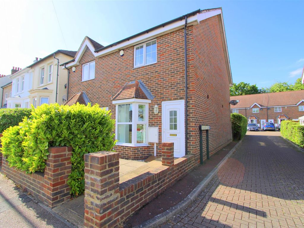 2 bed semidetached house for sale in Beddington Grove, Wallington SM6