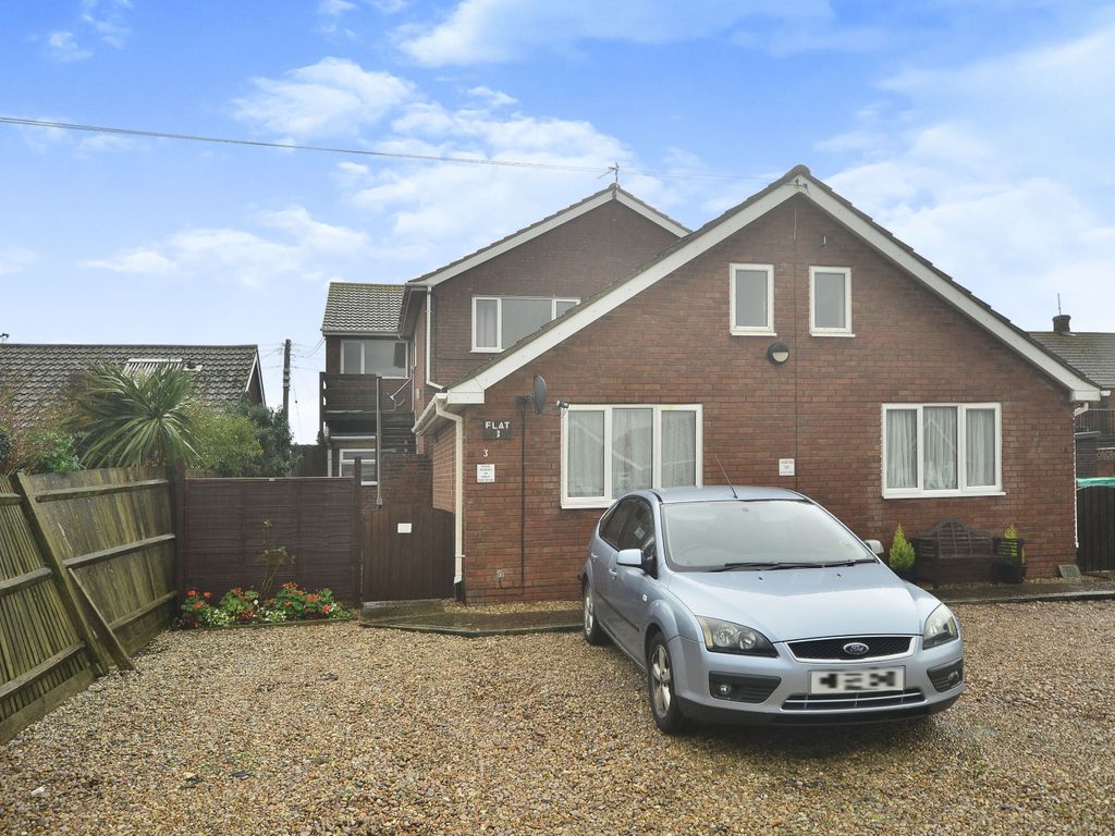 2 bed flat for sale in Dunes Road, Greatstone, New Romney, Kent TN28, £