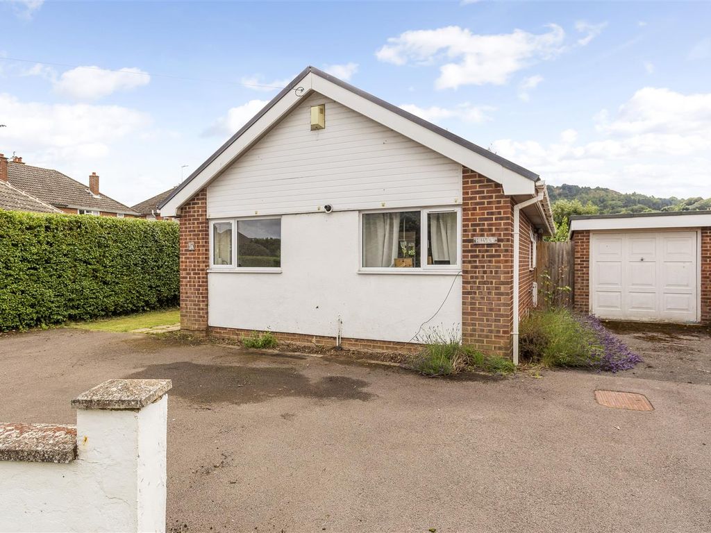 2 bed detached bungalow for sale in Everest Road, Cheltenham GL53, £