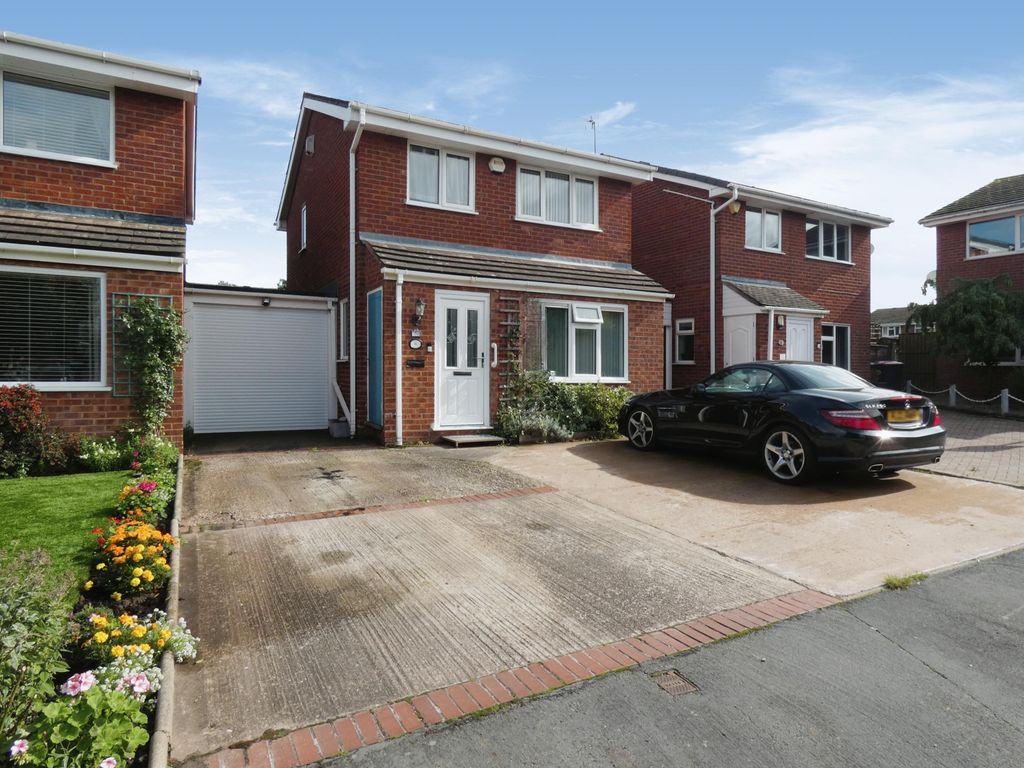 3 bed linkdetached house for sale in Cedar Crescent, Kingsbury
