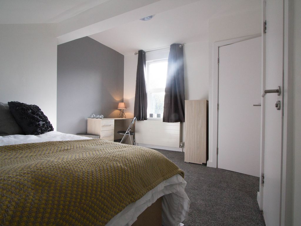 3 bed terraced house to rent in Beechwood View, Leeds LS4, £585 pppm