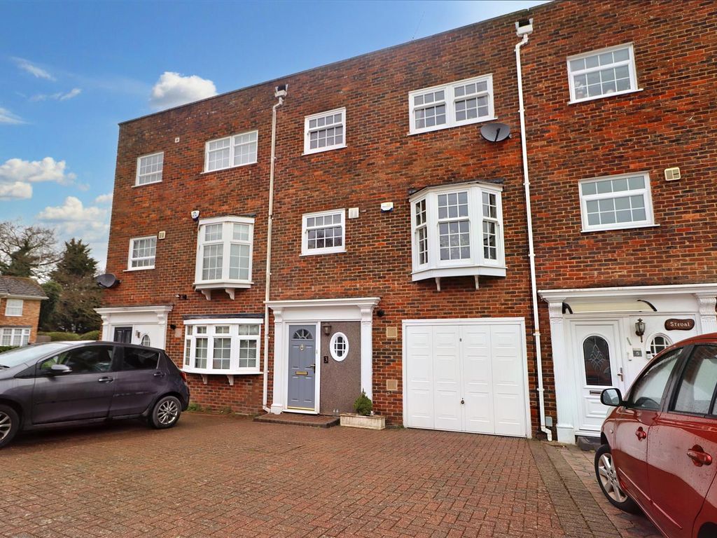 3 bed town house for sale in Berkeley Close, Elstree, Borehamwood WD6