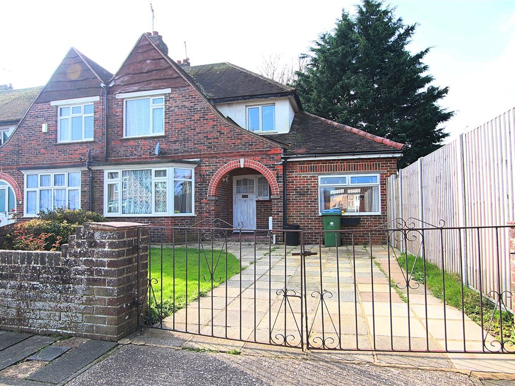 4 bed end terrace house for sale in Milton Avenue, Rustington