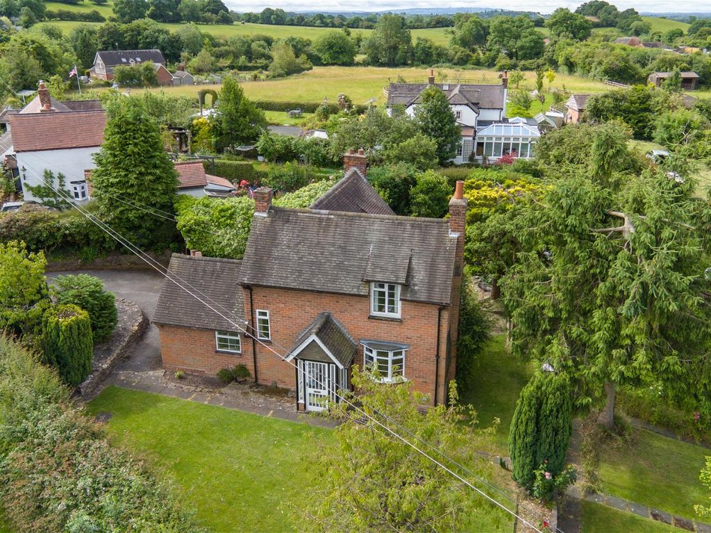 3 bed detached house for sale in Weavers Hill, Hunt End, Redditch B97