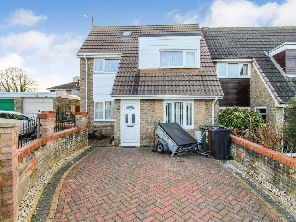 4 bed semidetached house for sale in Knights Close, Corby NN18, £